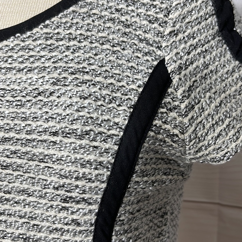 Ann Taylor Fitted Knit Pullover Top Cap Sleeves Size Medium - Picture 2 of 7